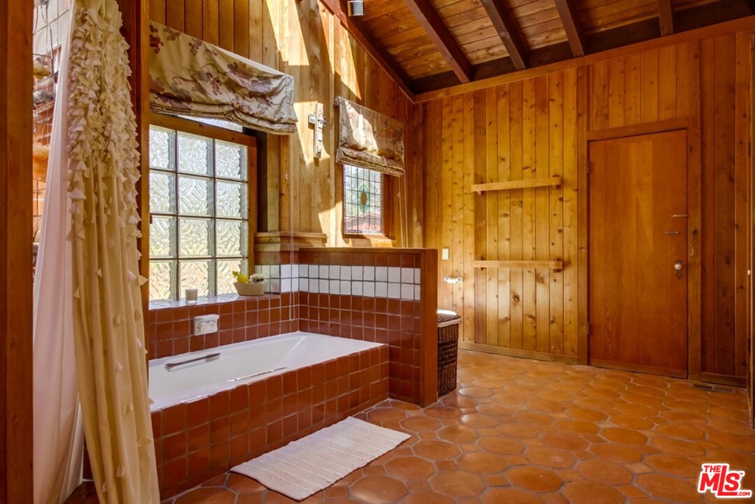 29271 Greenwater Road Malibu, CA 90265 - Photo 25 of 48