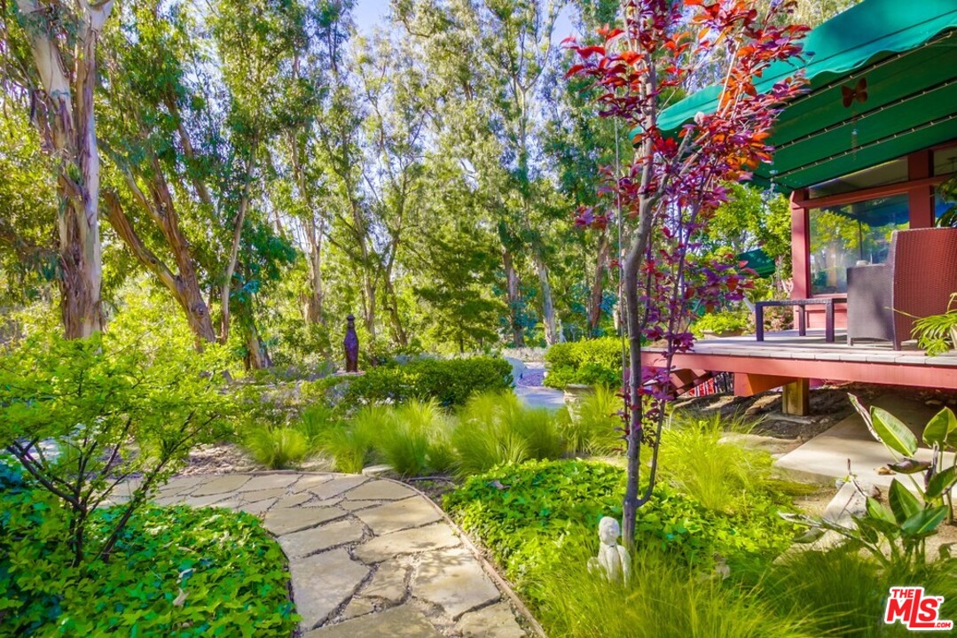 29271 Greenwater Road Malibu, CA 90265 - Photo 40 of 48