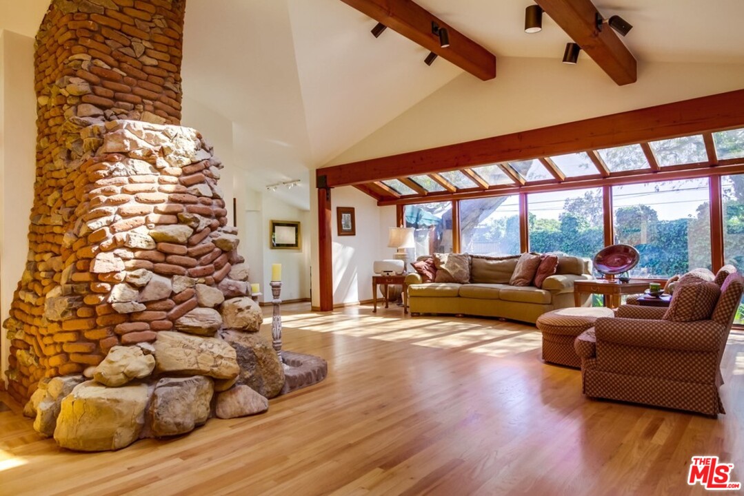 29271 Greenwater Road Malibu, CA 90265 - Photo 5 of 48