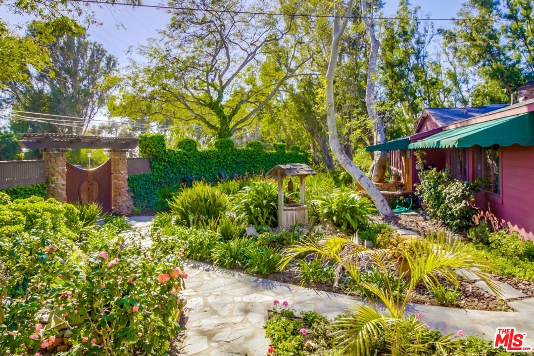 29271 Greenwater Road Malibu, CA 90265 - Photo 46 of 48