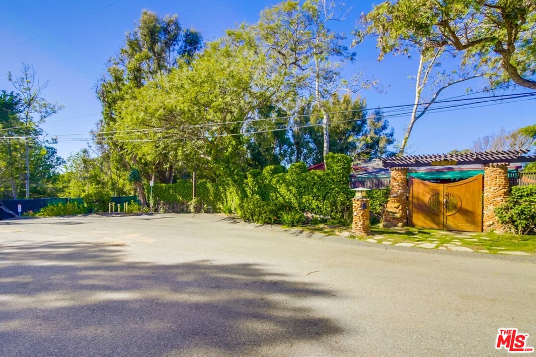 29271 Greenwater Road Malibu, CA 90265 - Photo 47 of 48