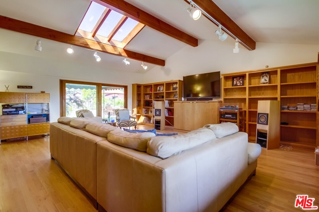 29271 Greenwater Road Malibu, CA 90265 - Photo 7 of 48