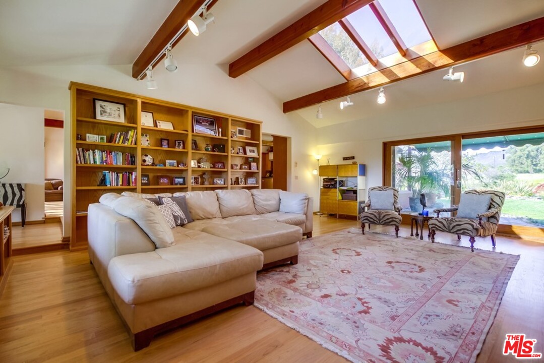 29271 Greenwater Road Malibu, CA 90265 - Photo 8 of 48