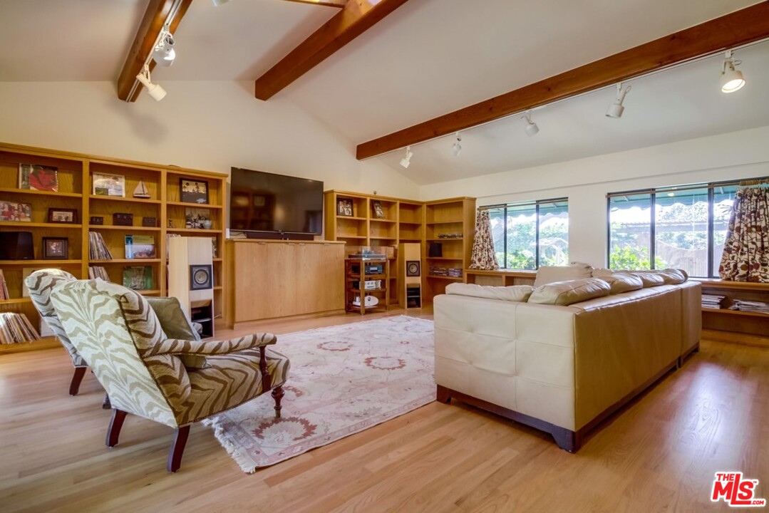 29271 Greenwater Road Malibu, CA 90265 - Photo 9 of 48