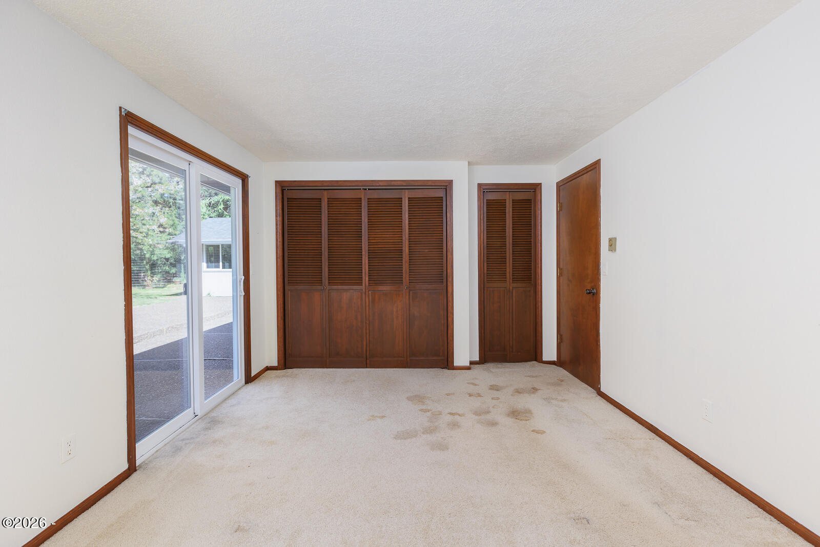 1588 Fruitvale Road Newport, OR 97365 - Photo 27 of 41 Main bdrm closet