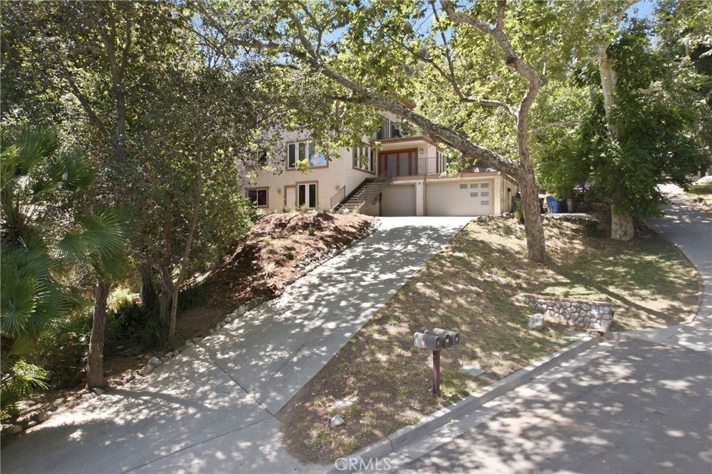 41 Hidden Valley Road Monrovia, CA 91016 - Photo 4 of 51 a tree in front of a white house