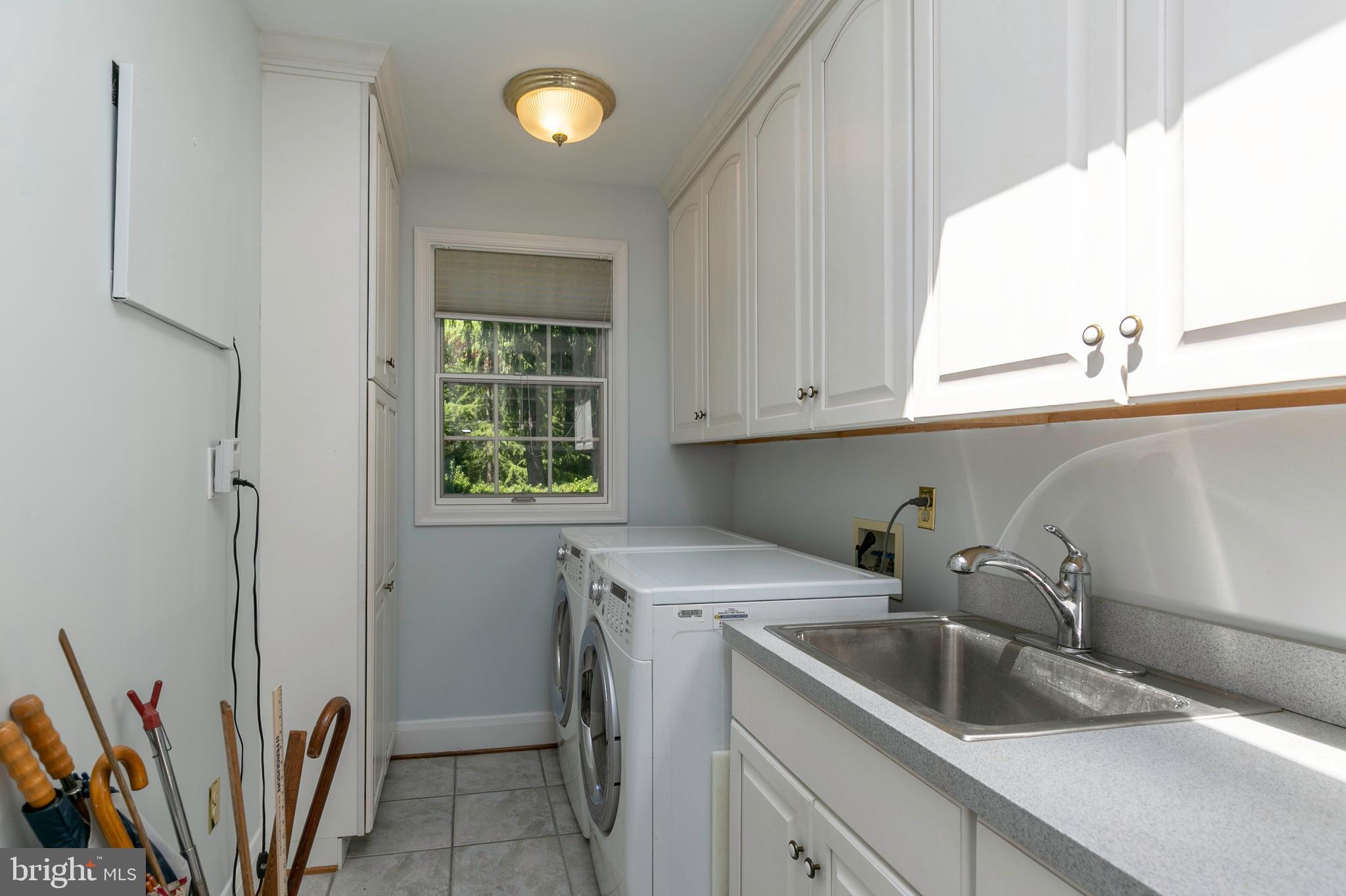 2000 Ferry Farms Road Annapolis, MD 21409 - Photo 16 of 50 Mud room laundry room w/ cabinets!