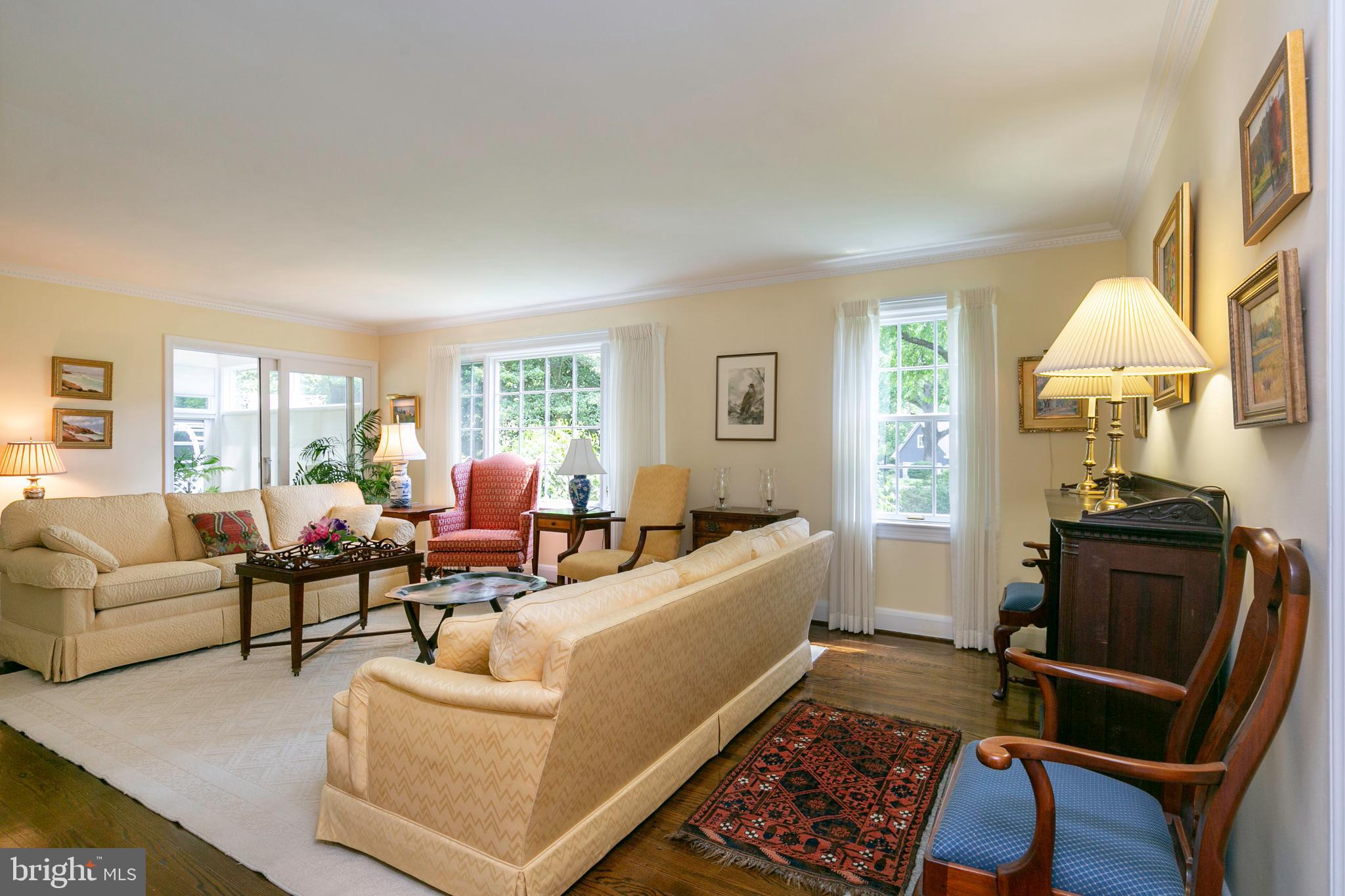 2000 Ferry Farms Road Annapolis, MD 21409 - Photo 21 of 50 Gracious living/family rm adjoins sunroom!