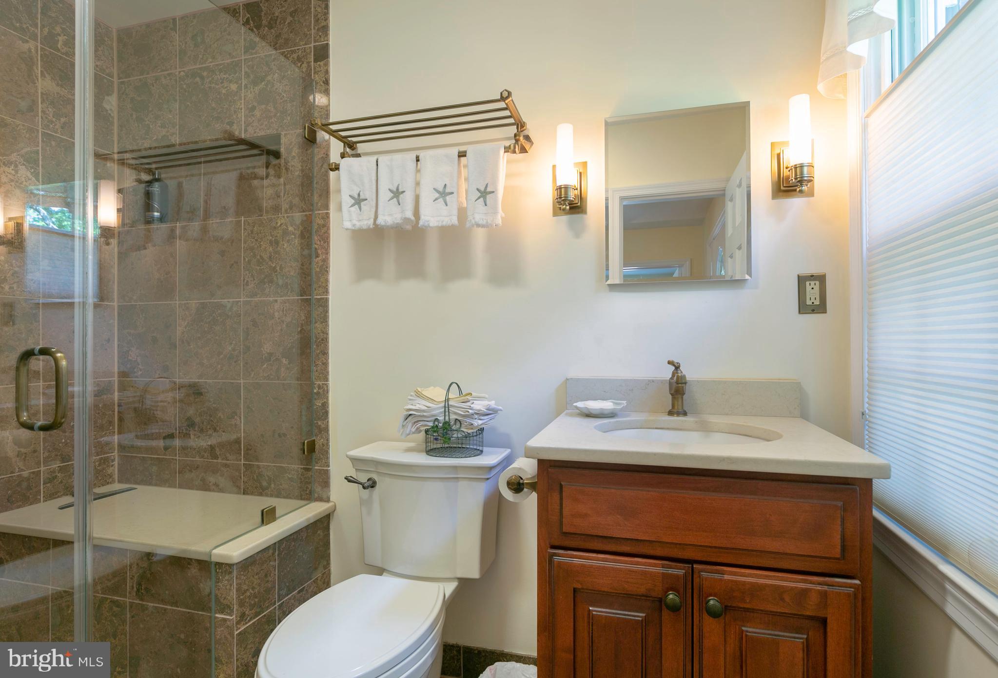 2000 Ferry Farms Road Annapolis, MD 21409 - Photo 25 of 50 Main level FULL bath!