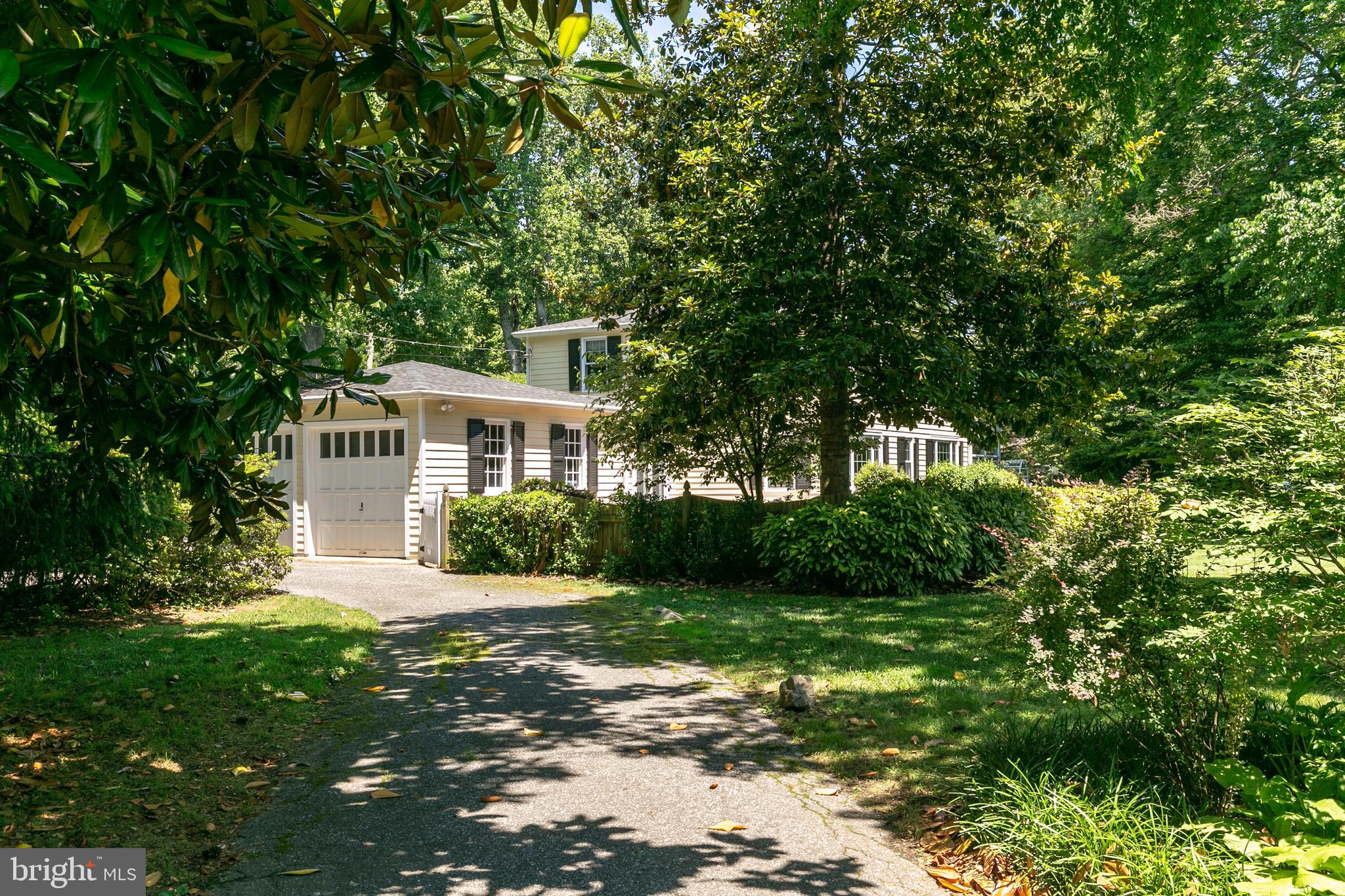 2000 Ferry Farms Road Annapolis, MD 21409 - Photo 5 of 50 Circular Driveway adds charm!