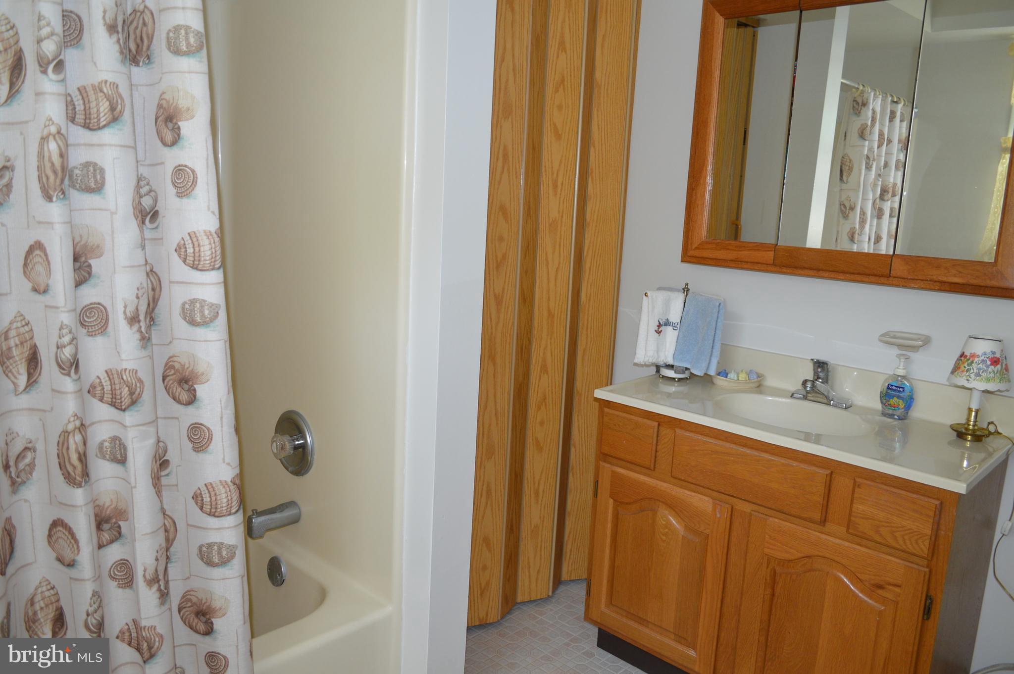 2124 Poplar Road Baltimore, MD 21221 - Photo 17 of 29 a bathroom with a sink and a mirror