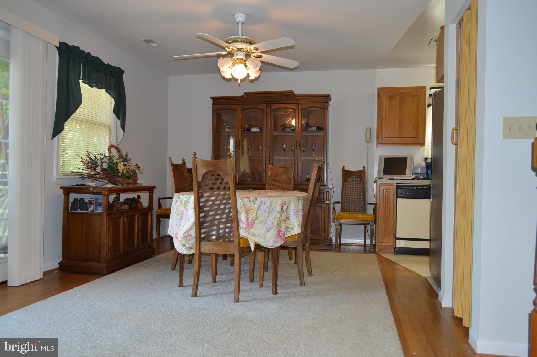2124 Poplar Road Baltimore, MD 21221 - Photo 20 of 29 a dining room with furniture and window