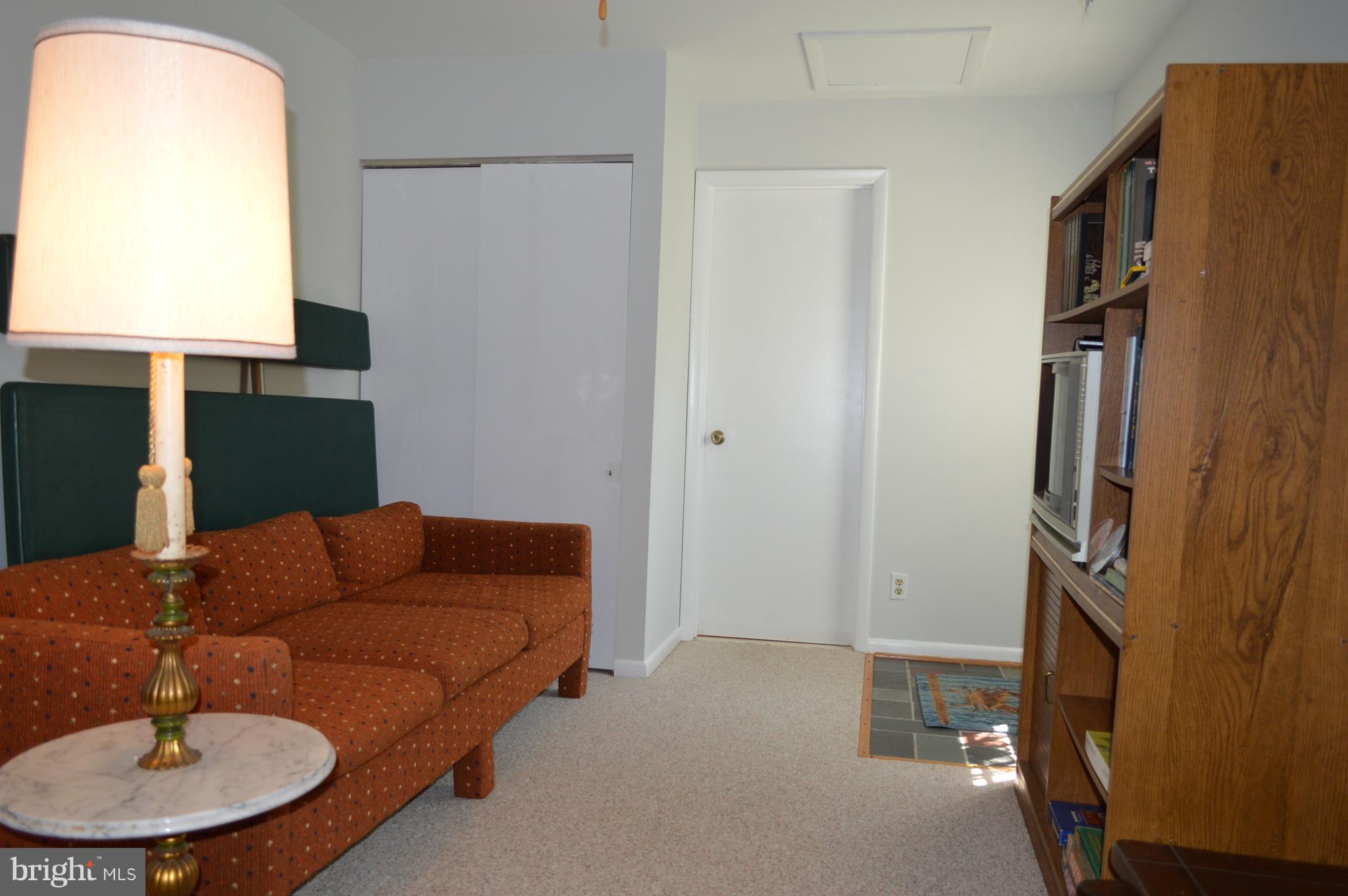 2124 Poplar Road Baltimore, MD 21221 - Photo 25 of 29 a living room with furniture and a lamp