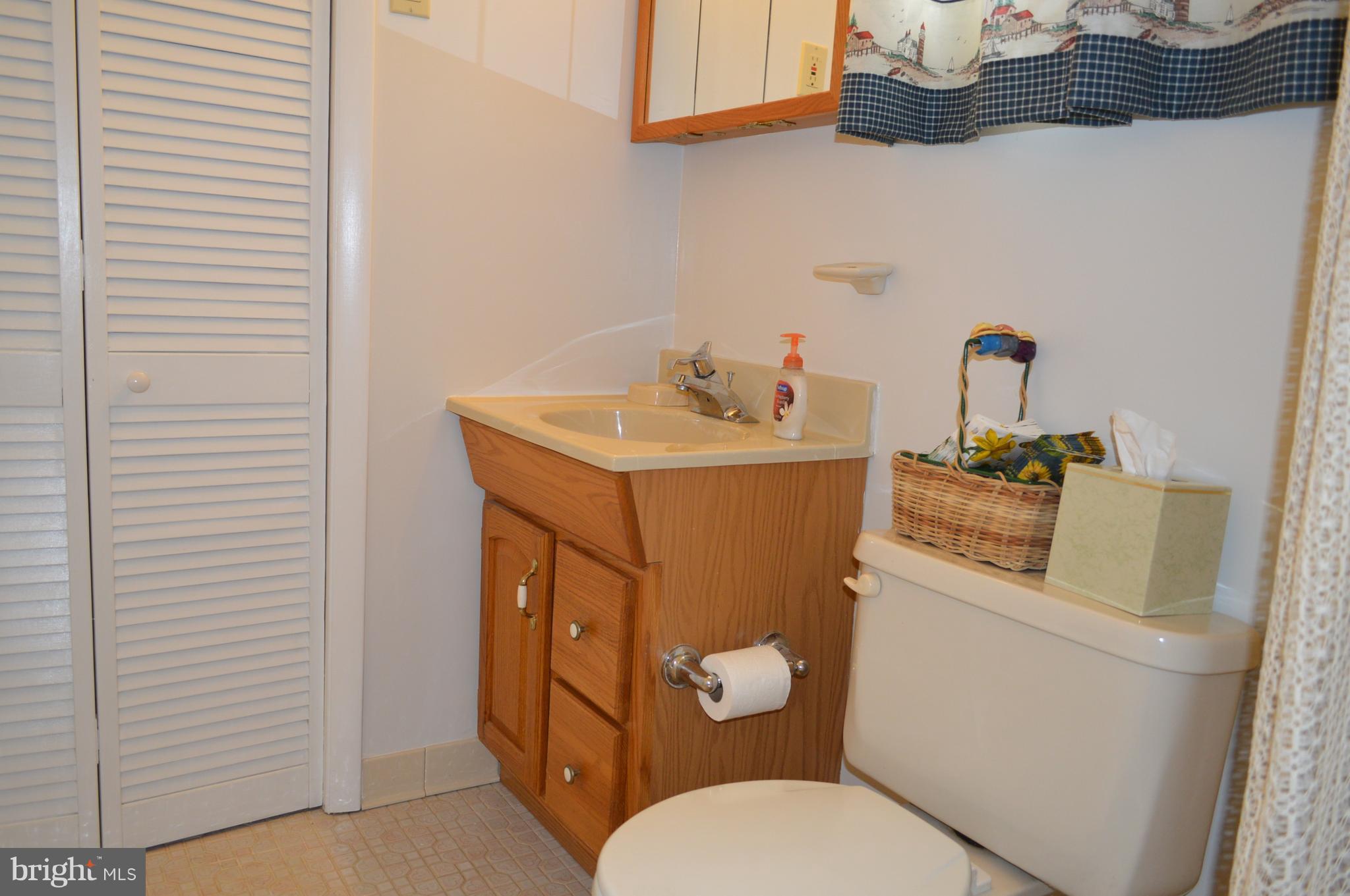 2124 Poplar Road Baltimore, MD 21221 - Photo 27 of 29 a bathroom with a toilet a sink and a mirror
