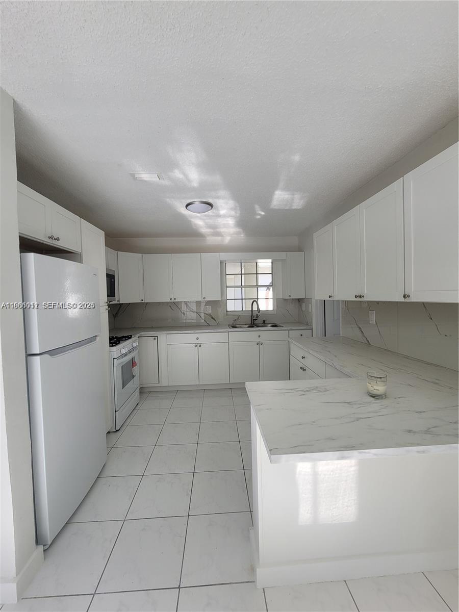12305 Southwest 42nd Street Miami, FL 33175 - Photo 13 of 57
