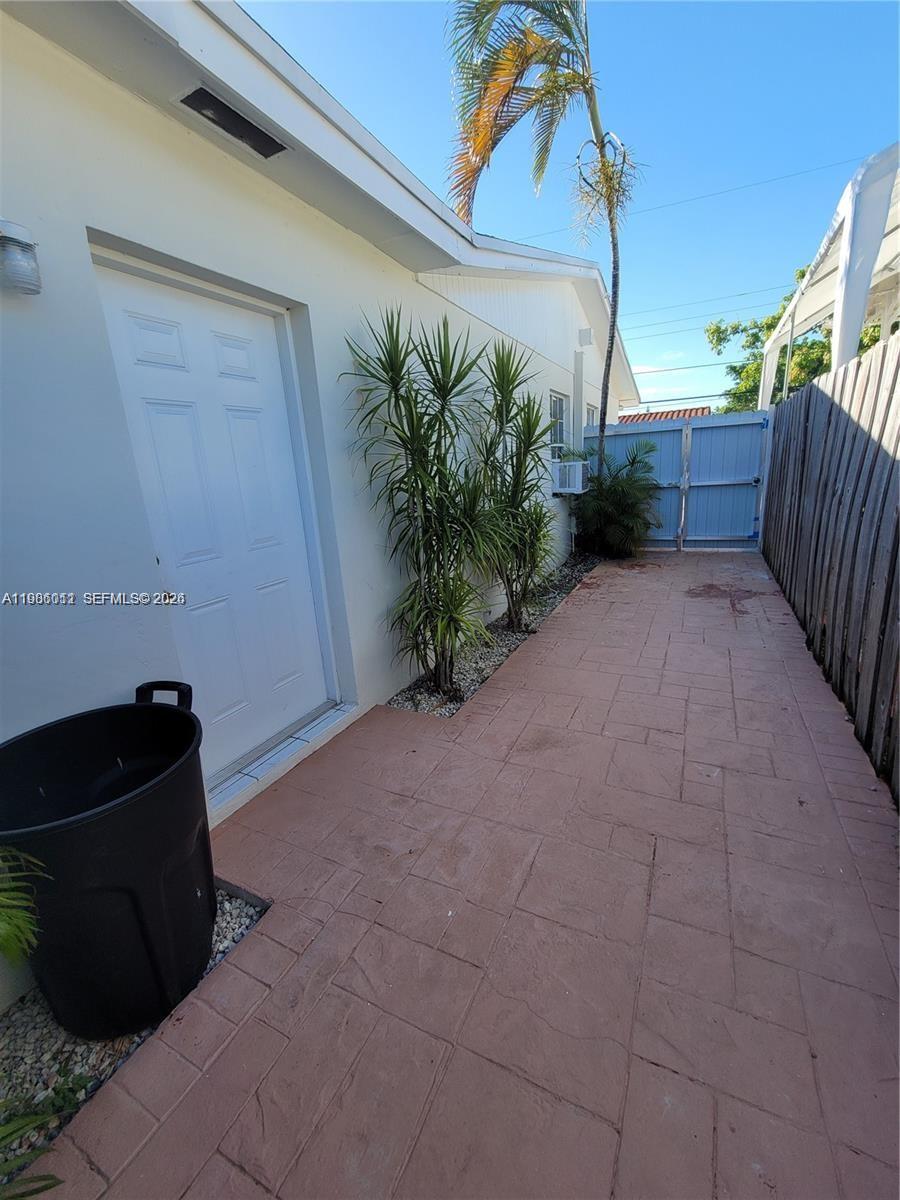 12305 Southwest 42nd Street Miami, FL 33175 - Photo 42 of 57 Right side