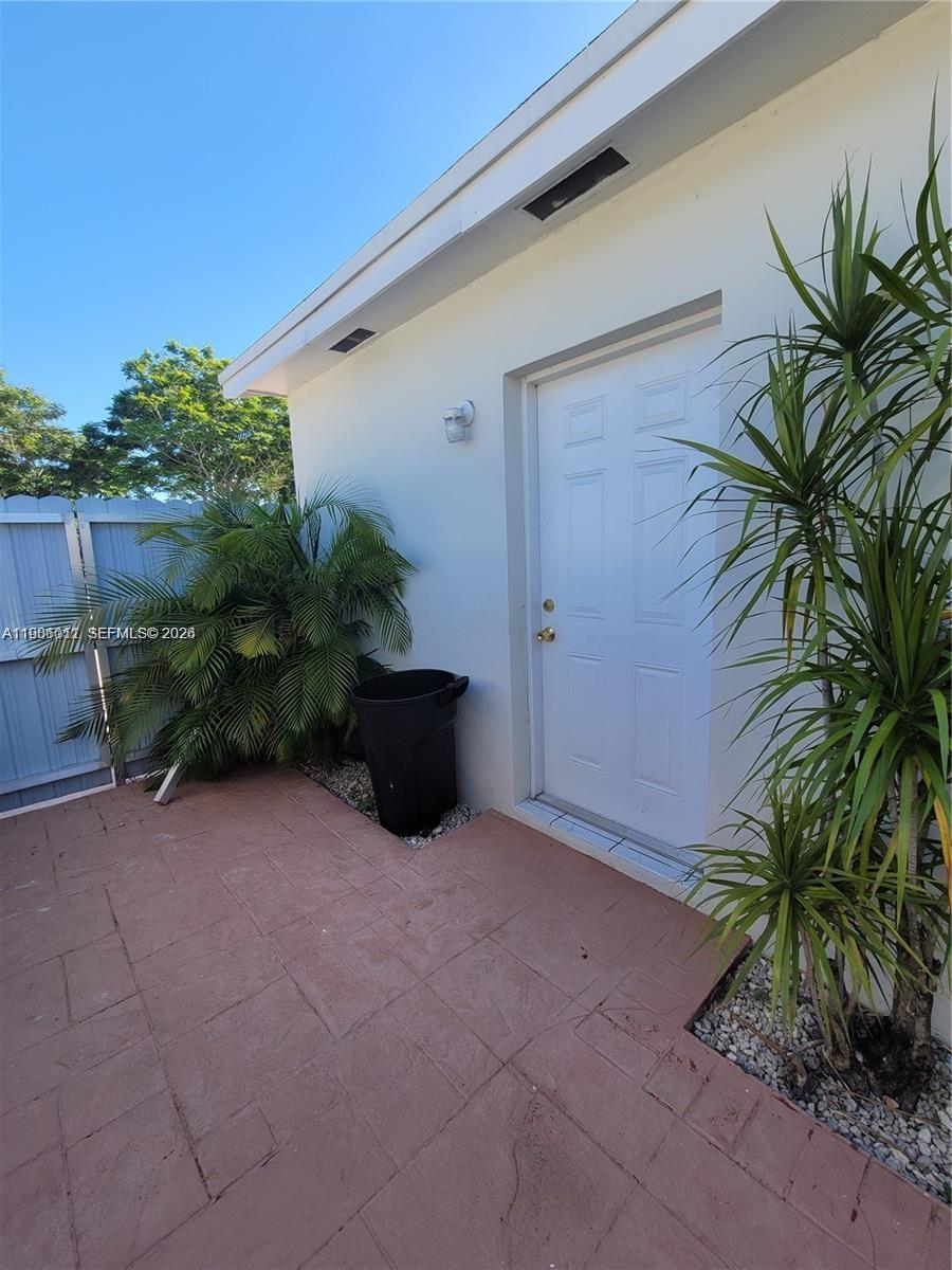 12305 Southwest 42nd Street Miami, FL 33175 - Photo 43 of 57 Inlaw entry