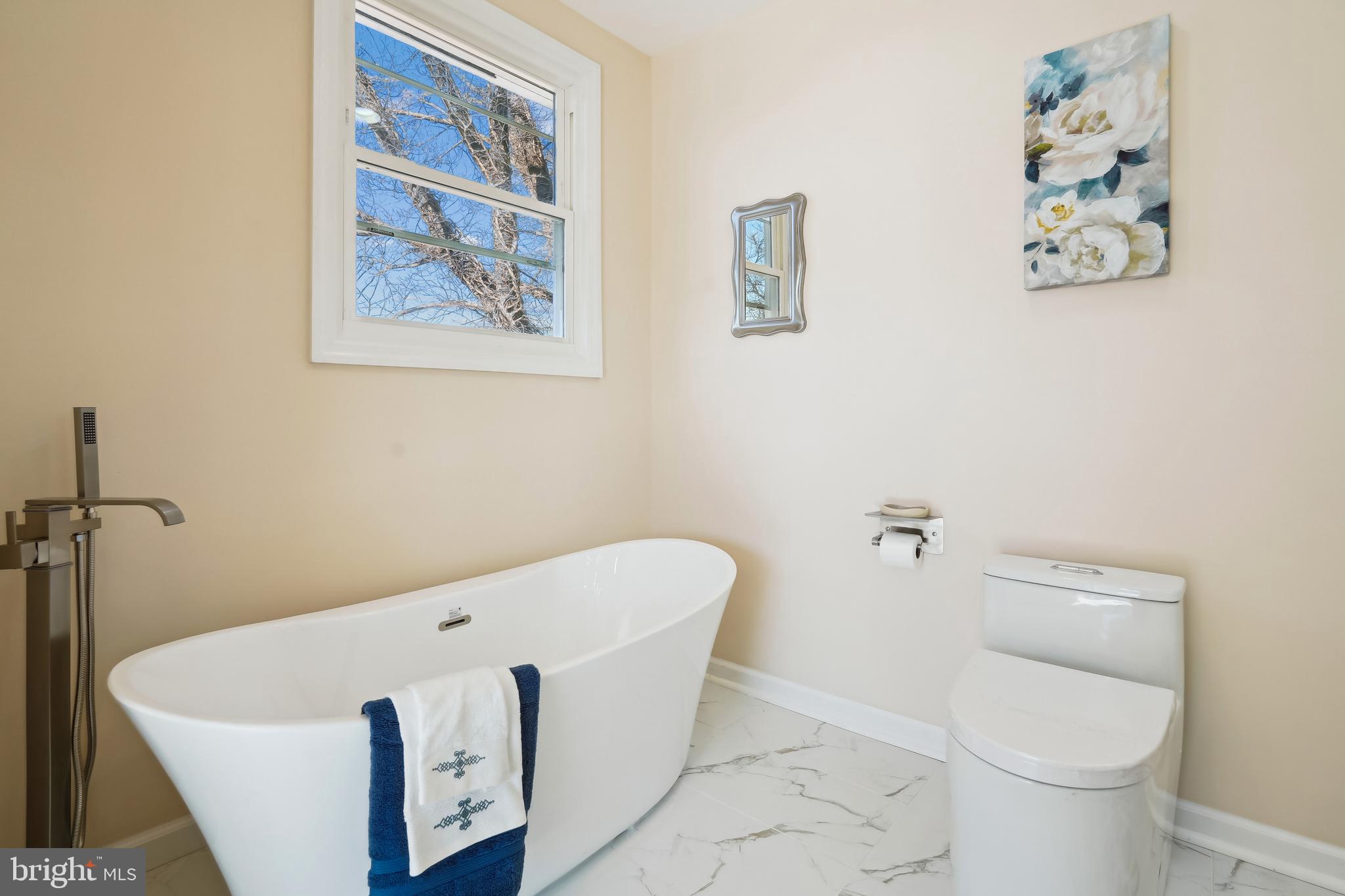 2528 Elvans Road Southeast Washington, DC 20020 - Photo 13 of 31 a bathroom with a toilet and a bathtub