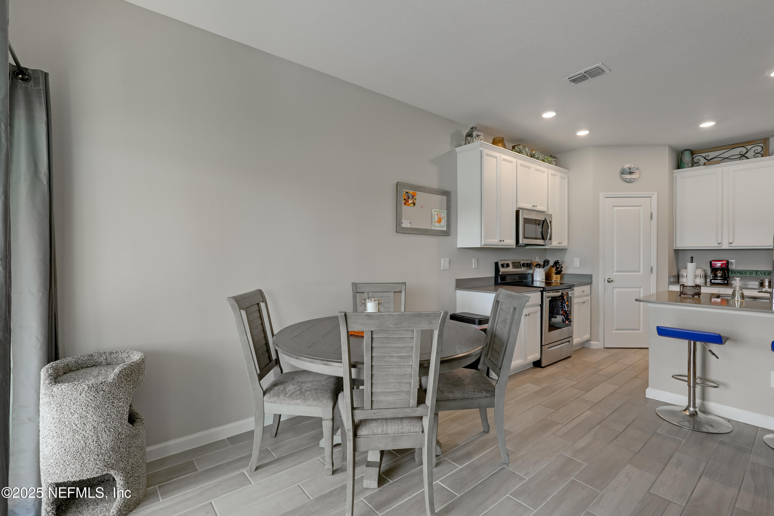 129 Appleton Court St. Augustine, FL 32092 - Photo 17 of 66 16 Dining room-1st Floor