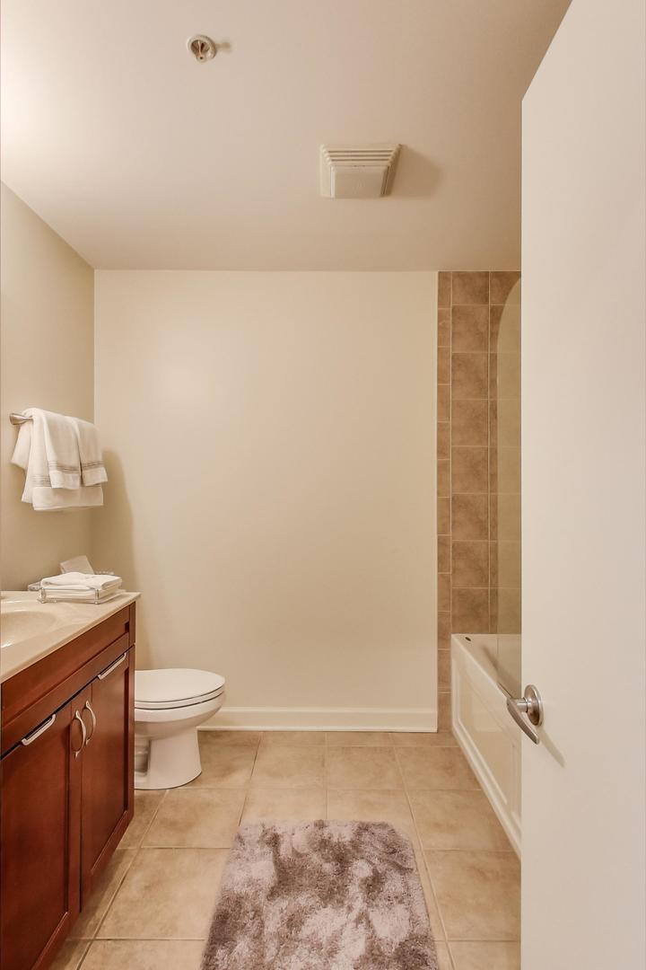 451 West Huron Street, Unit 1407 Chicago, IL 60654 - Photo 16 of 23