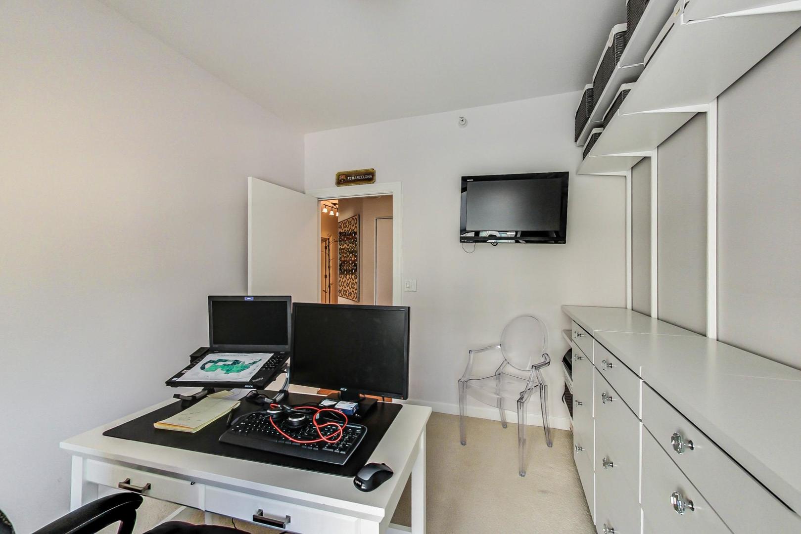 451 West Huron Street, Unit 1407 Chicago, IL 60654 - Photo 17 of 23