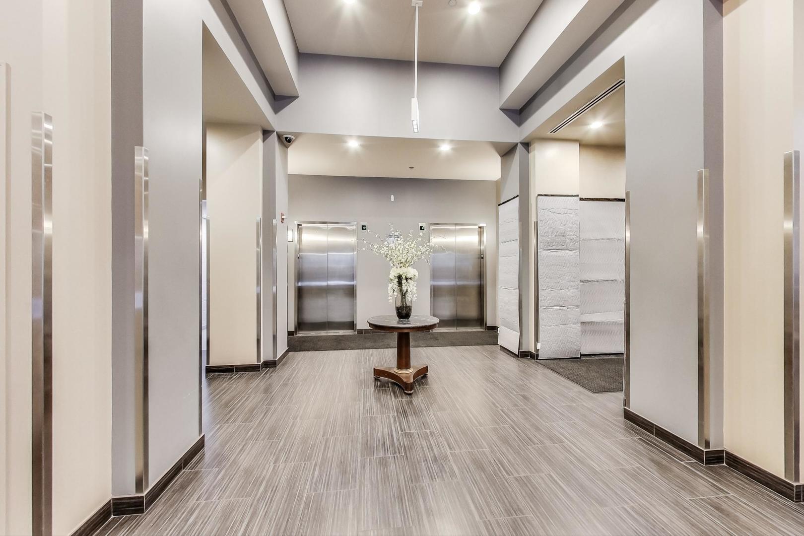 451 West Huron Street, Unit 1407 Chicago, IL 60654 - Photo 3 of 23