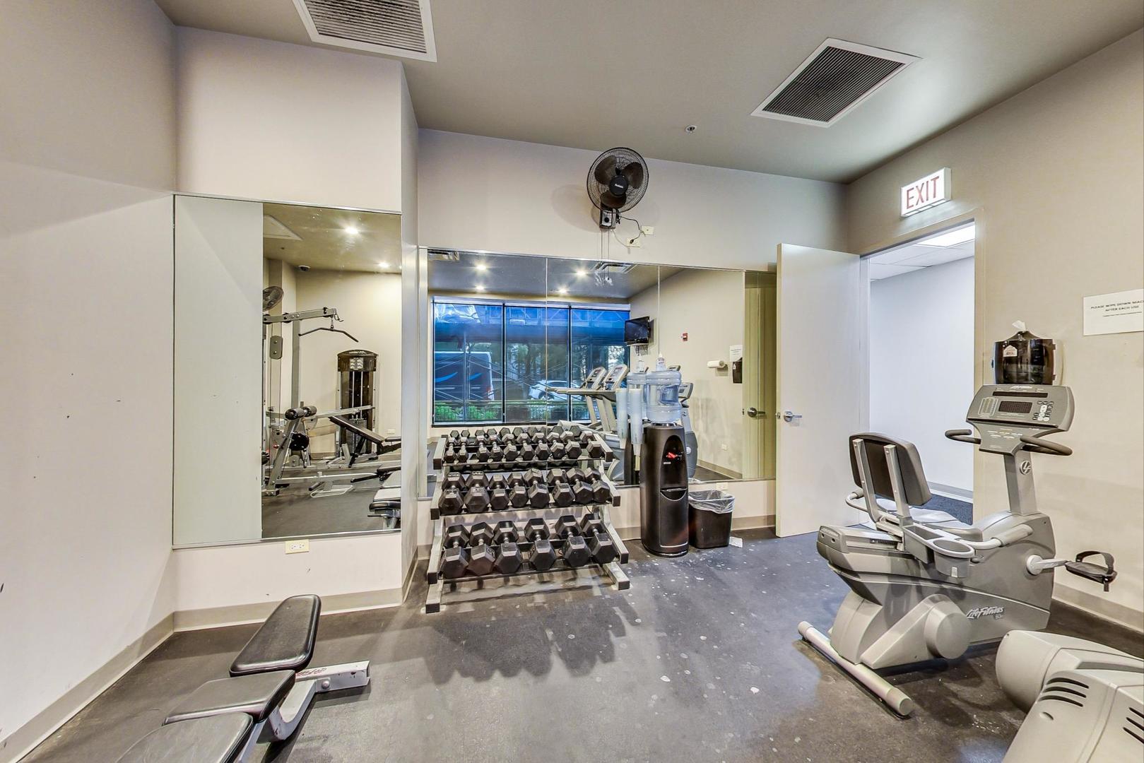 451 West Huron Street, Unit 1407 Chicago, IL 60654 - Photo 21 of 23