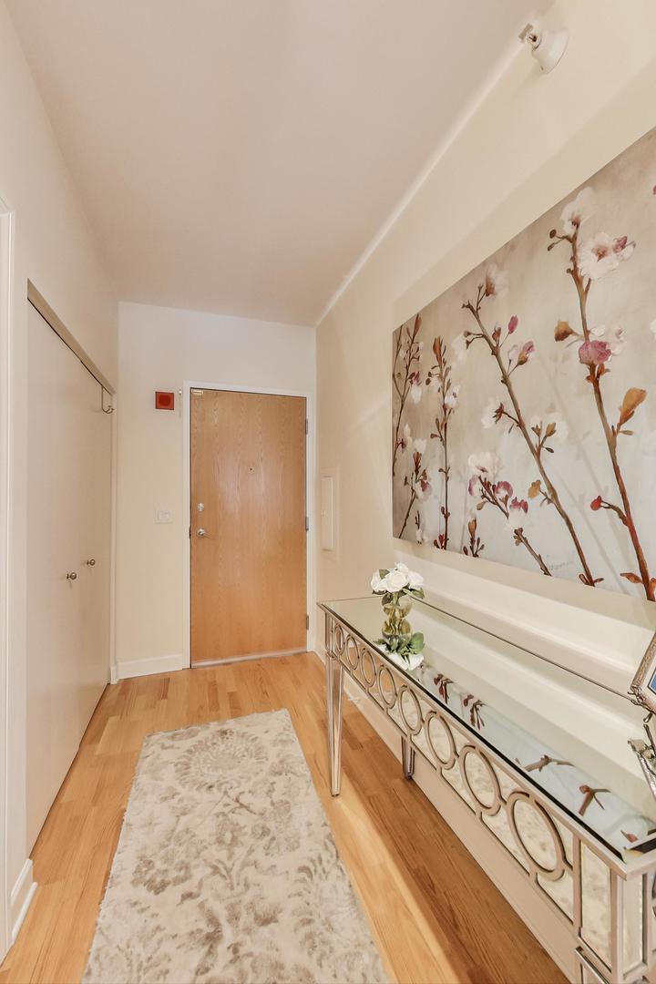 451 West Huron Street, Unit 1407 Chicago, IL 60654 - Photo 4 of 23