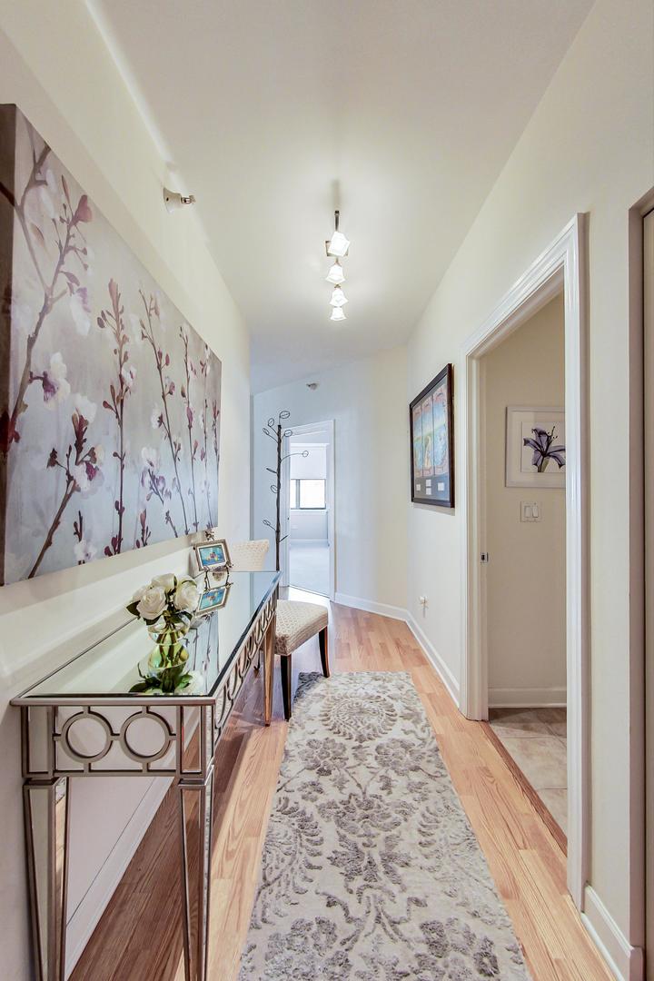 451 West Huron Street, Unit 1407 Chicago, IL 60654 - Photo 5 of 23