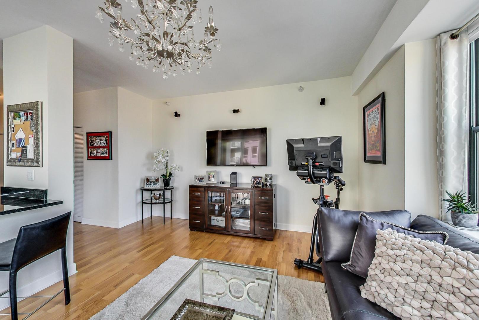 451 West Huron Street, Unit 1407 Chicago, IL 60654 - Photo 8 of 23