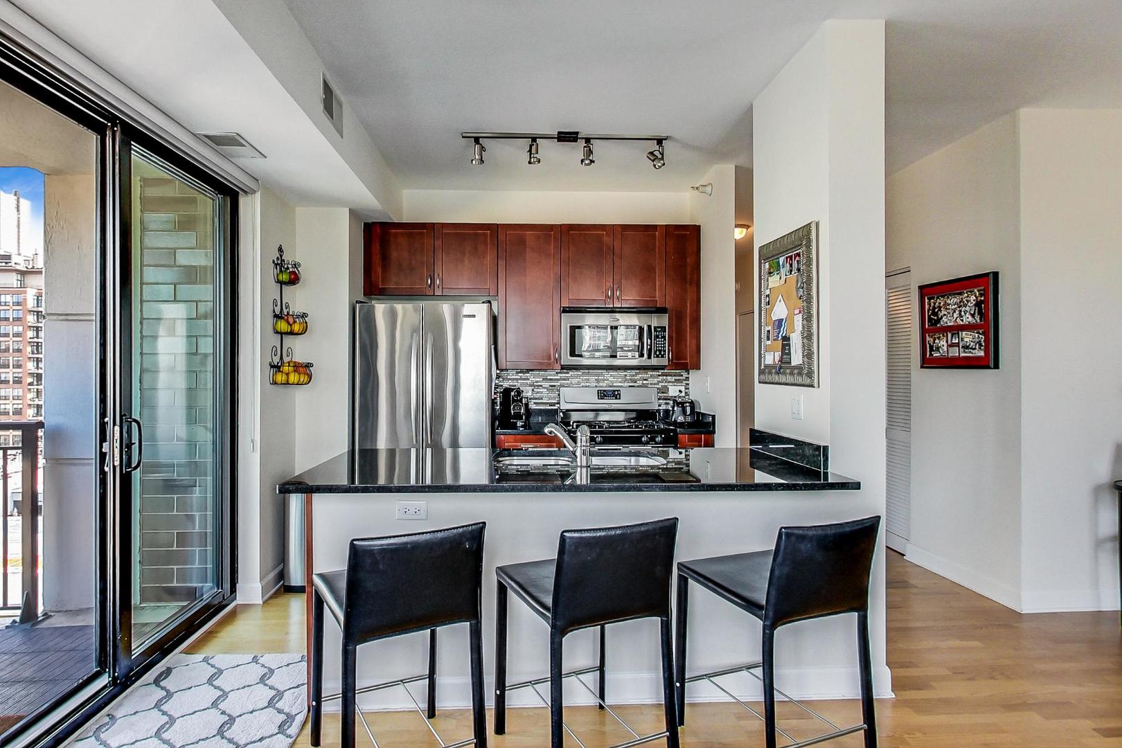 451 West Huron Street, Unit 1407 Chicago, IL 60654 - Photo 9 of 23