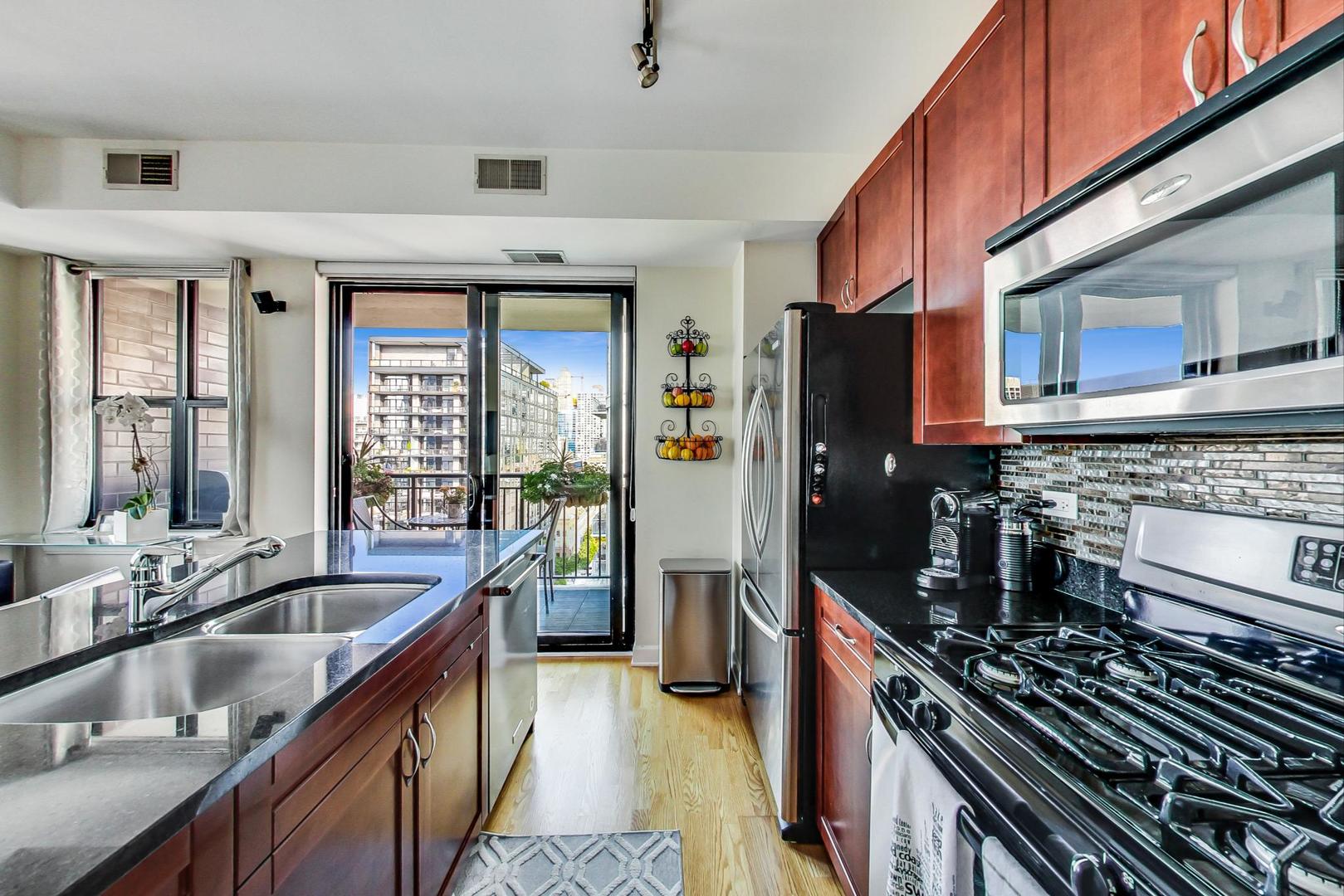 451 West Huron Street, Unit 1407 Chicago, IL 60654 - Photo 10 of 23