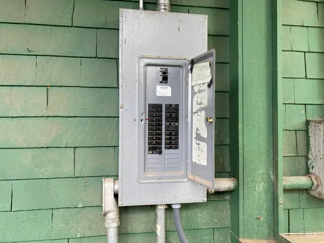 $375,000 | 408 West 3rd Street, Weiser, ID 83672