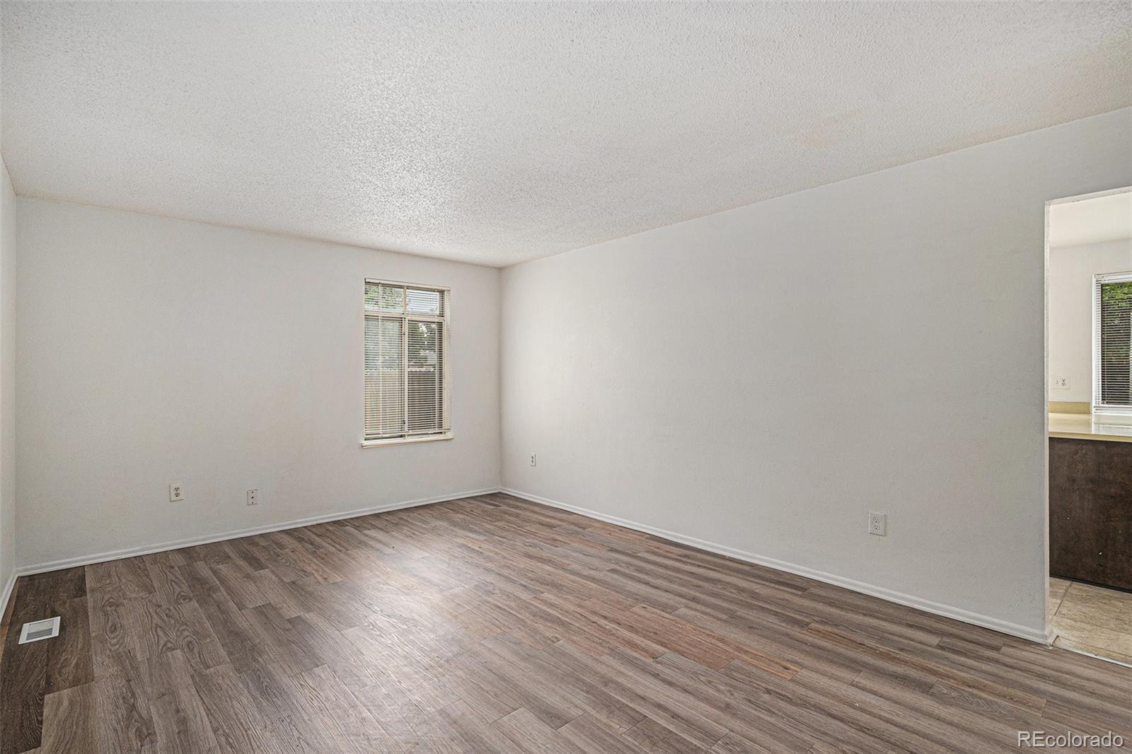 2832 South Mobile Street Aurora, CO 80013 - Photo 2 of 10