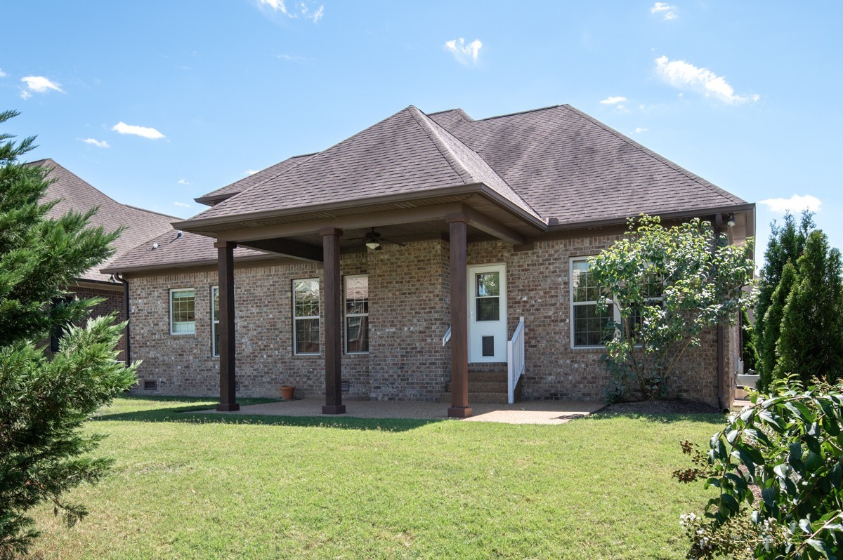 2011 Stonebrook Circle Mount Juliet, TN 37122 - Photo 3 of 39 a front view of a house with a garden