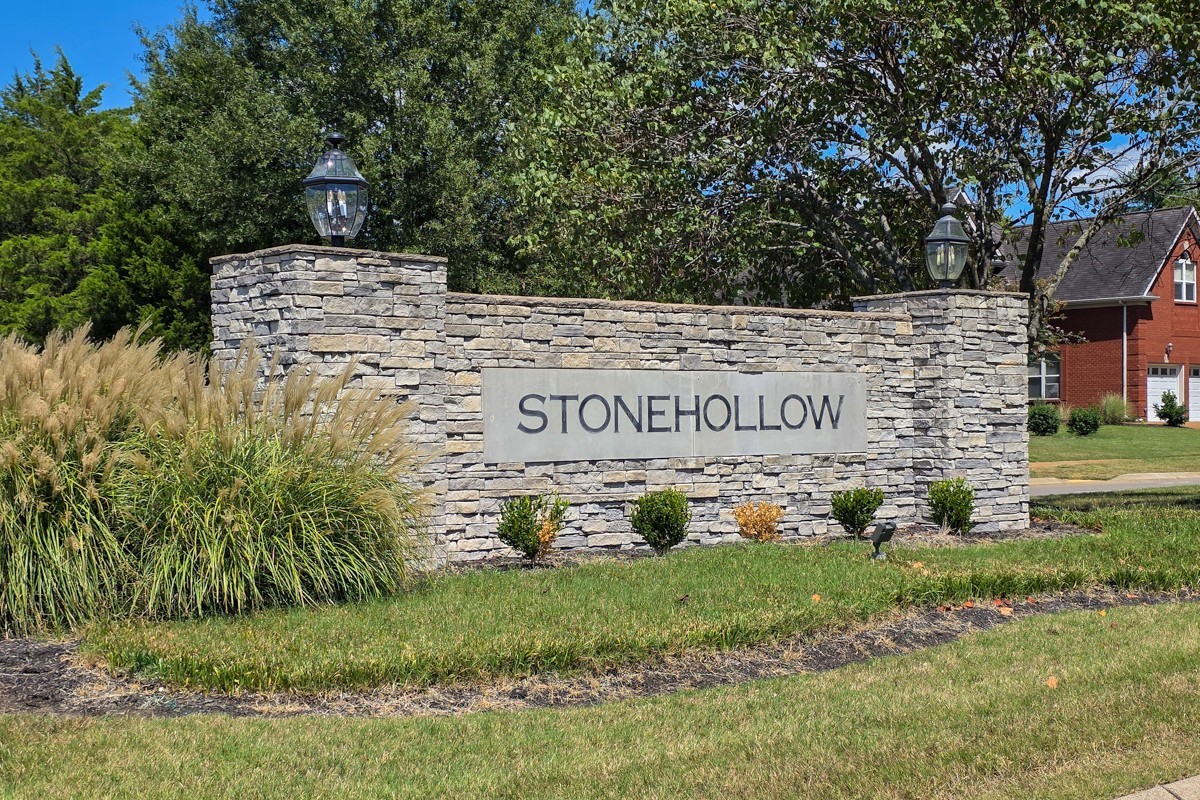2011 Stonebrook Circle Mount Juliet, TN 37122 - Photo 39 of 39 a sign of golf club on a wall under a tree