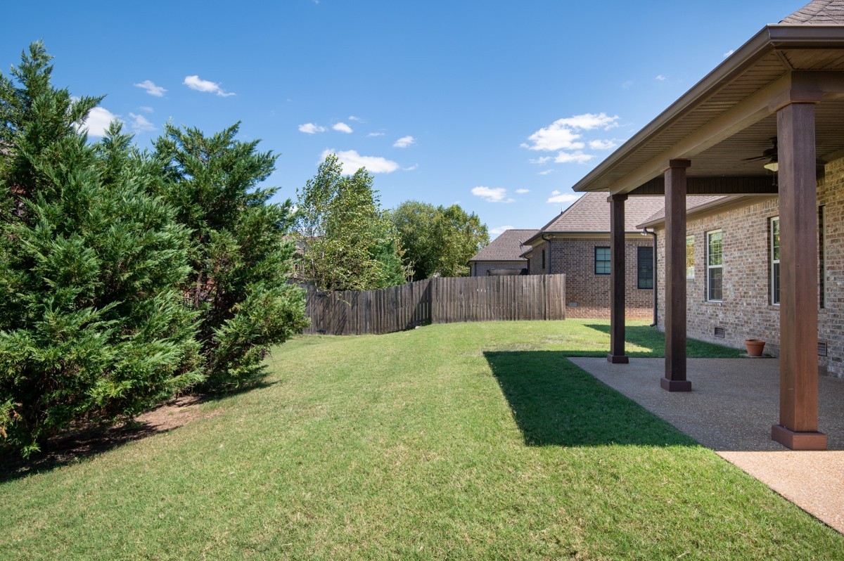 2011 Stonebrook Circle Mount Juliet, TN 37122 - Photo 8 of 39 a view of a back yard of the house