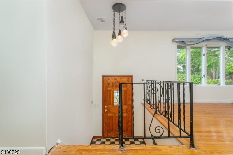 44 Adelphia Road Parsippany, NJ 07054 - Photo 6 of 32