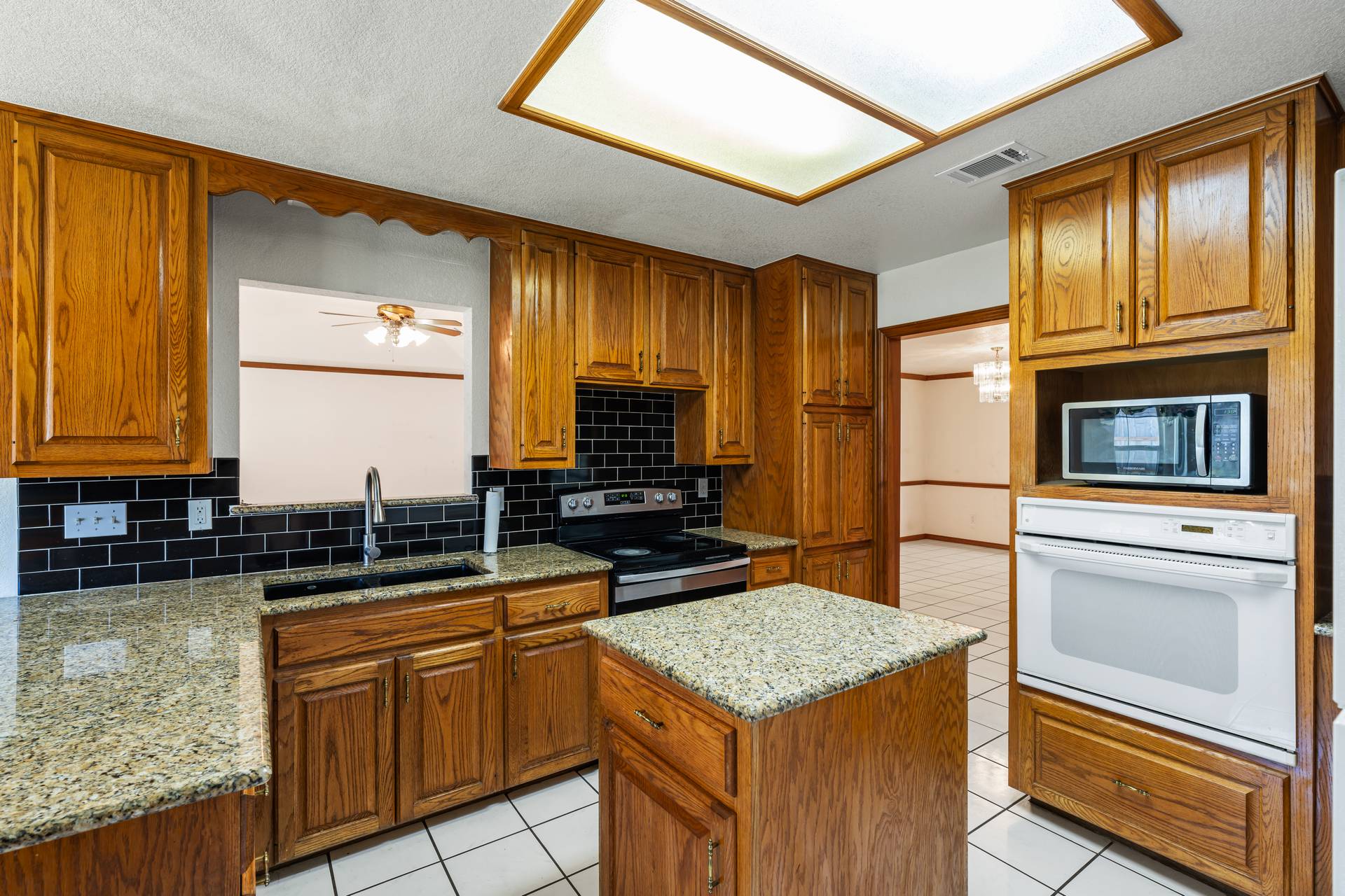101 Oak Ridge Circle Georgetown, TX 78628 - Photo 10 of 35
