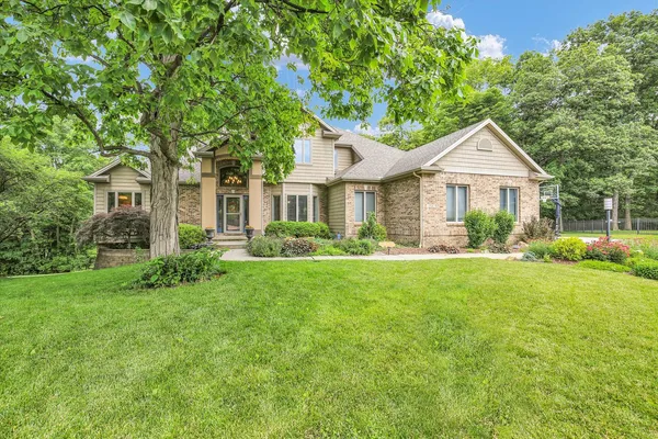 $585,000 | 1516 River Bluff Drive, Mahomet, IL 61853