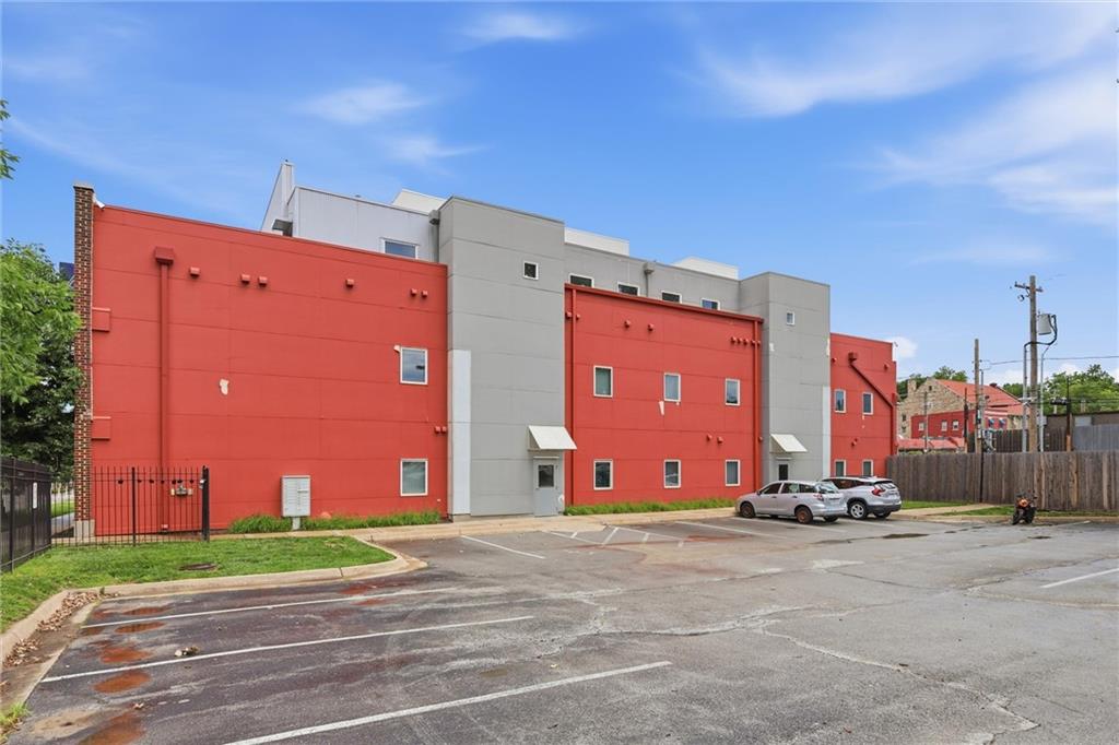 3001 Gillham Road, Unit 206 Kansas City, MO 64108 - Photo 31 of 45