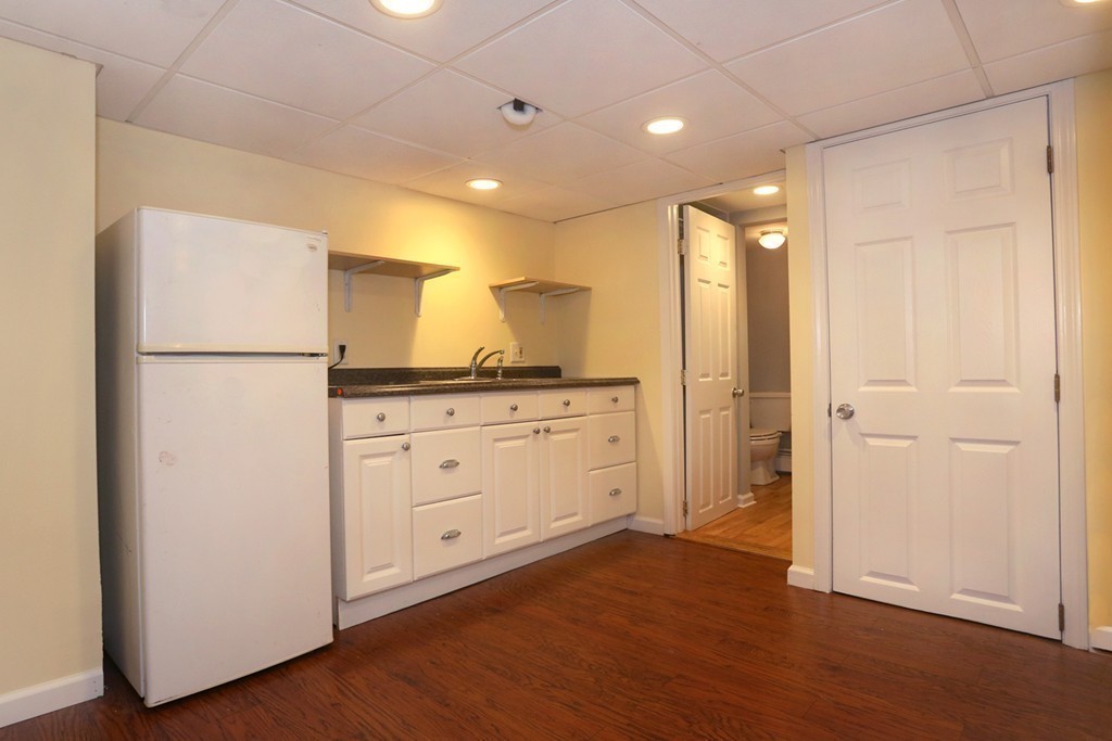 29 Brentham Road Billerica, MA 01862 - Photo 16 of 23 Gallery Image 16
