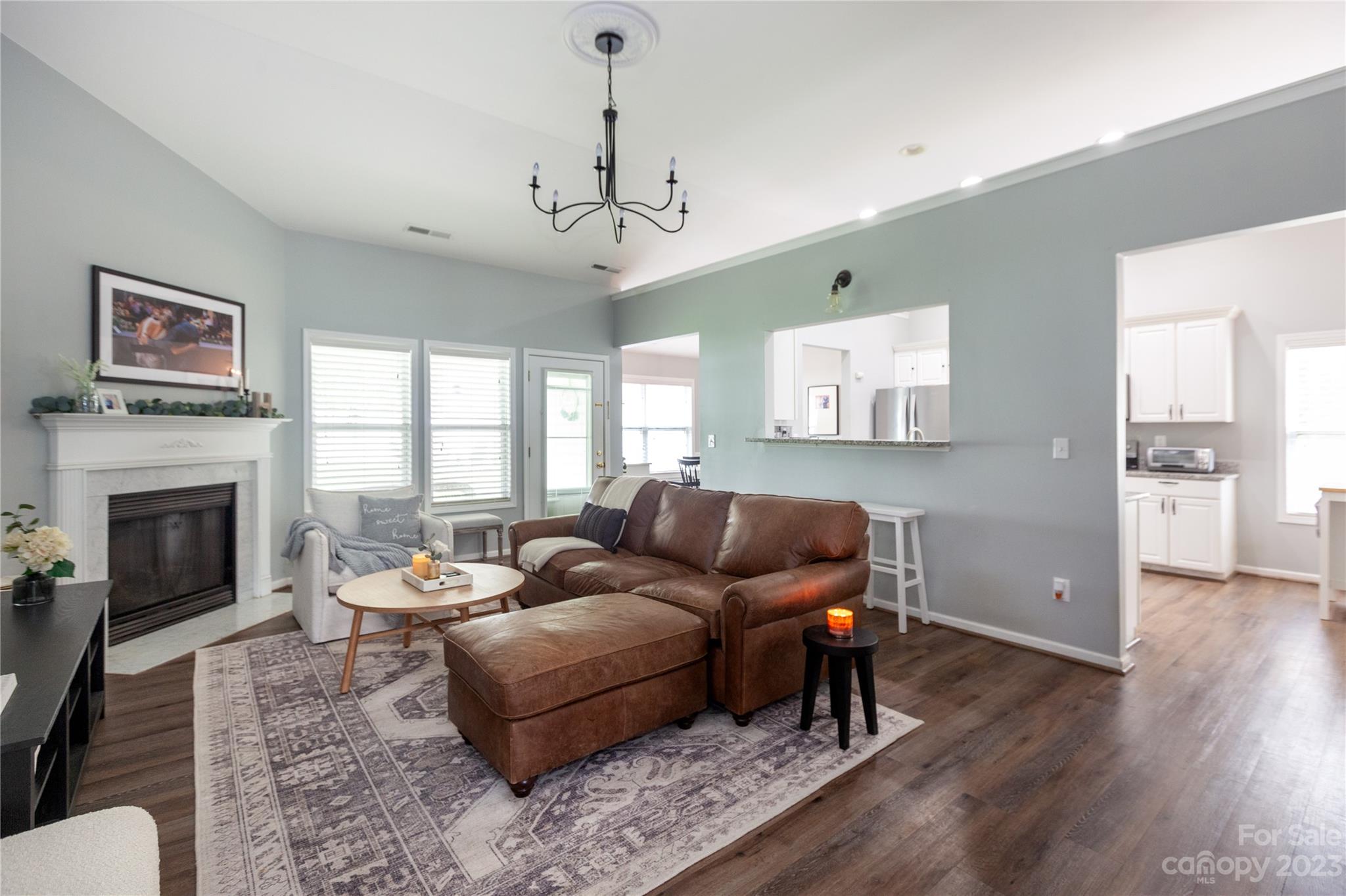 9708 Needlepoint Road Charlotte, NC 28215 - Photo 5 of 33 Gallery Image 5