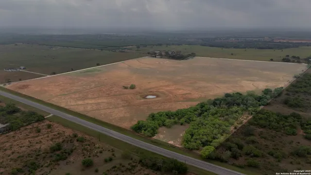 $1,225,000 | 133 County Road 133, Floresville, TX 78114