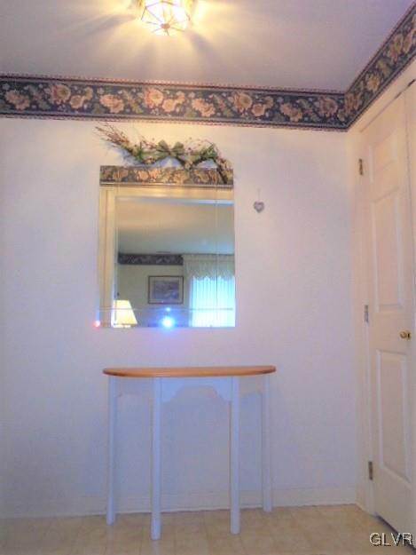 916 Cold Spring Road, Unit 5 Allentown, PA 18103 - Photo 3 of 18 Foyer entrance with coat closet.