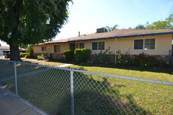 $299,900 | 4816 Summit Way, Modesto, CA 95357