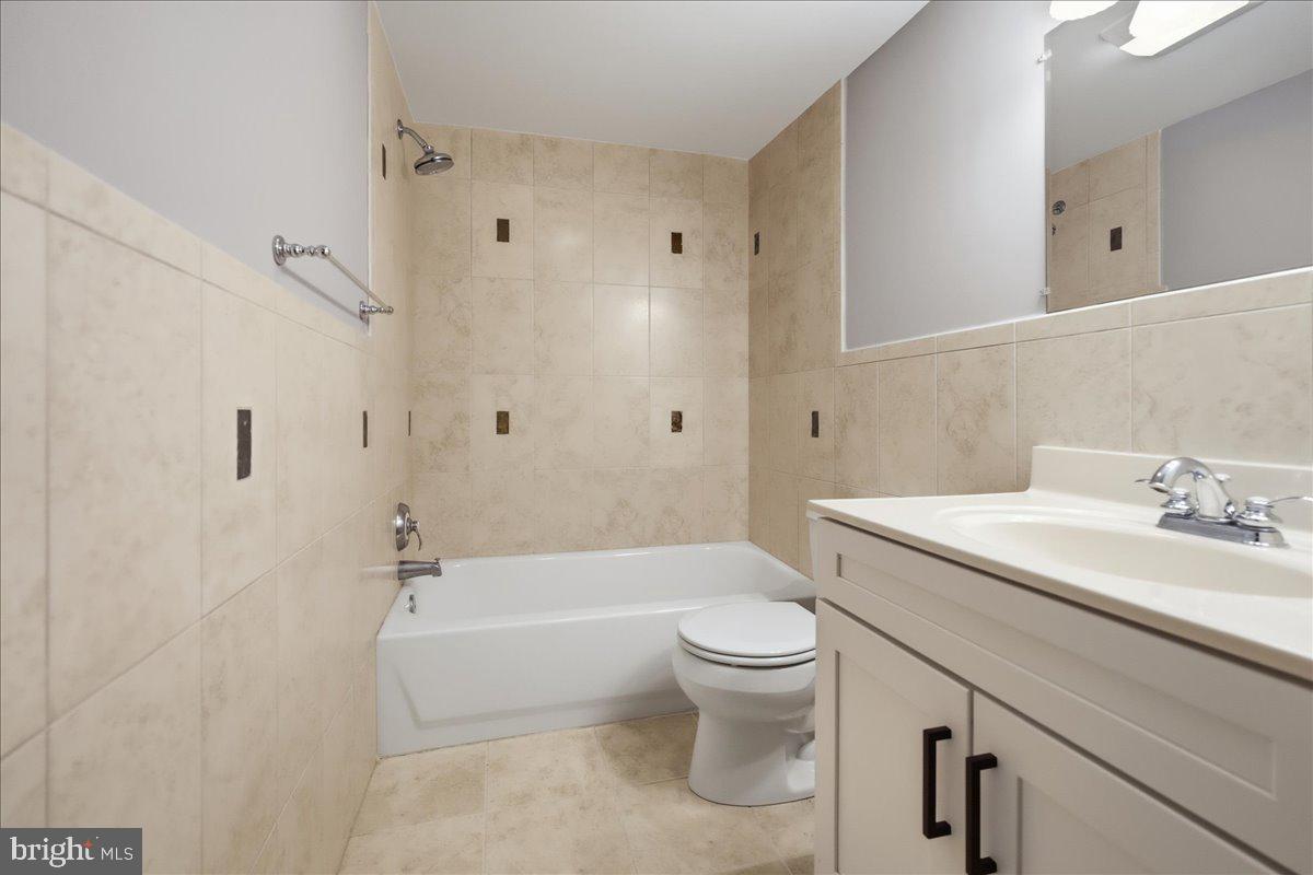 10860-10864 Bucknell Drive, Unit 301 Silver Spring, MD 20902 - Photo 17 of 24 a bathroom with a sink a toilet and a bathtub