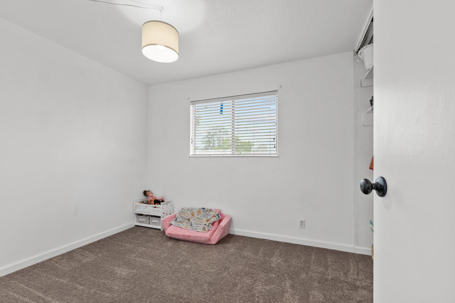 10414 Reymouth Avenue Rancho Cordova, CA 95670 - Photo 15 of 33