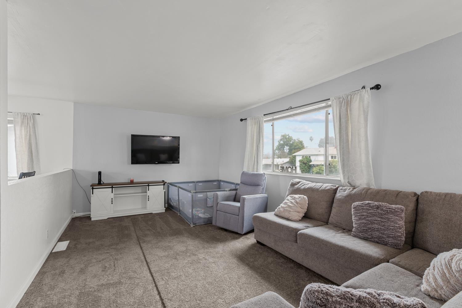 10414 Reymouth Avenue Rancho Cordova, CA 95670 - Photo 5 of 33