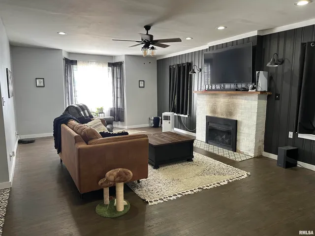 $238,000 | 407 West Water Street, Pinckneyville, IL 62274